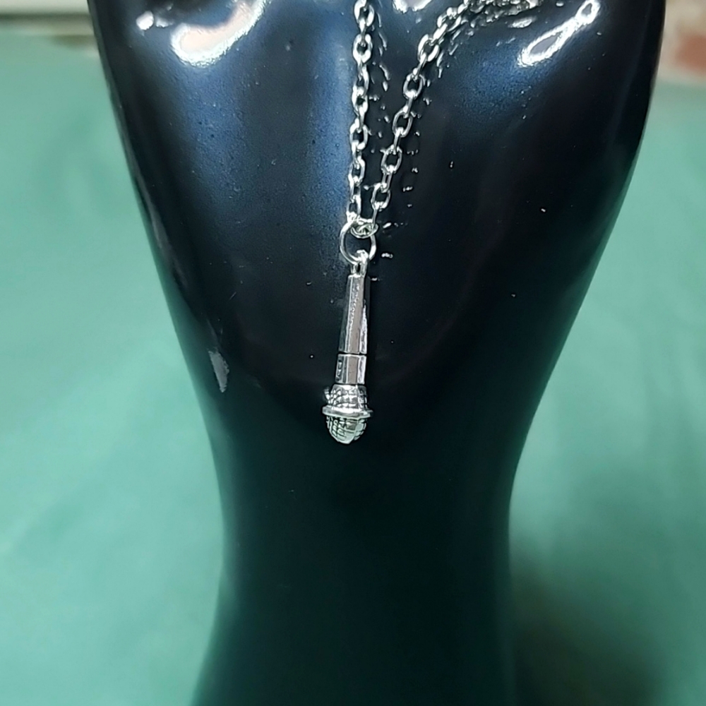 Silver 🎤 🎙 🎤 microphone necklace